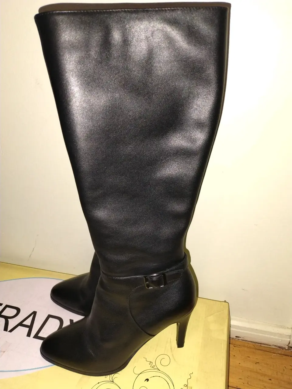 Botas de cuero negras - miniatura 1