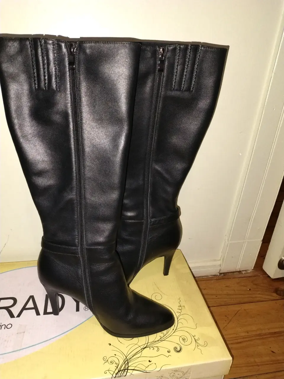 Botas de cuero negras - miniatura 2