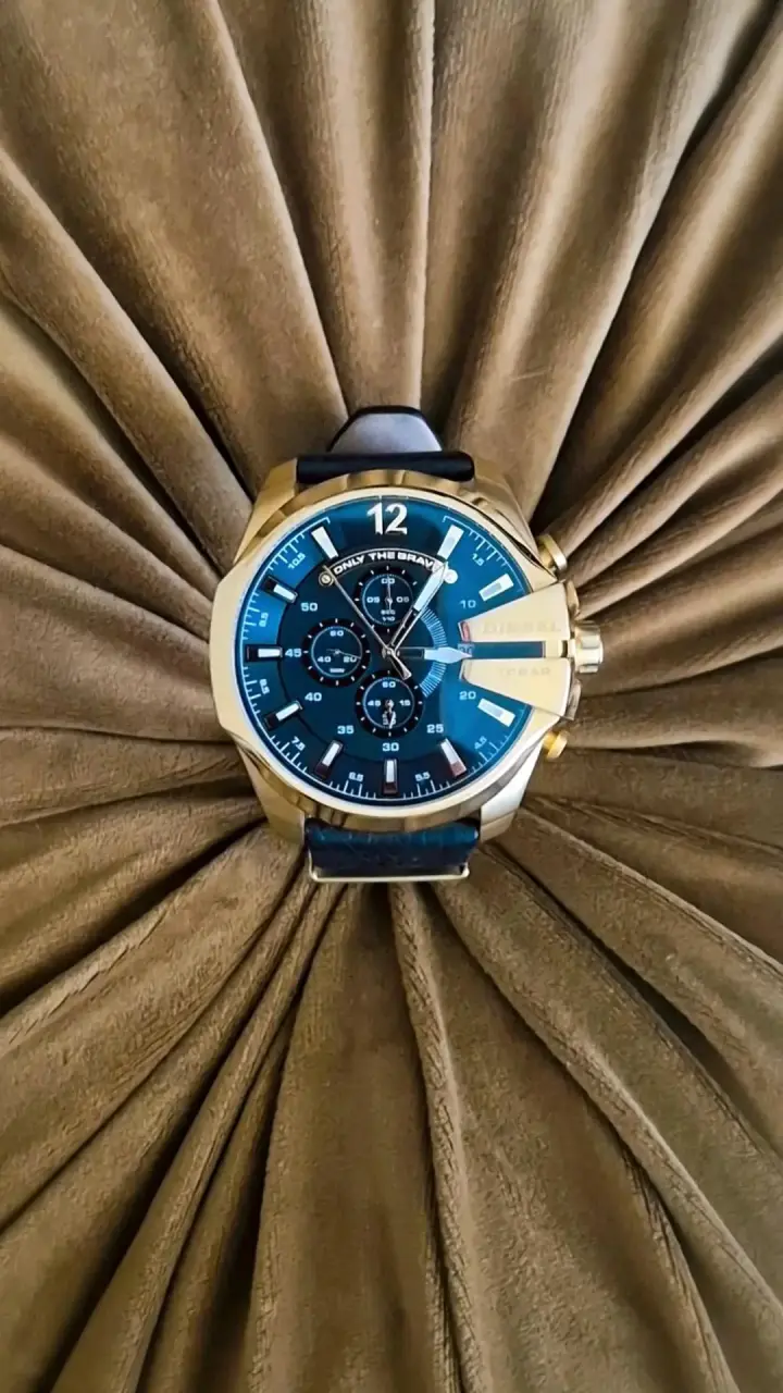 Reloj análogo azul y dorado Diesel - miniatura 1