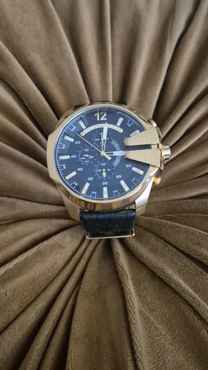 Reloj análogo azul y dorado Diesel - miniatura 3