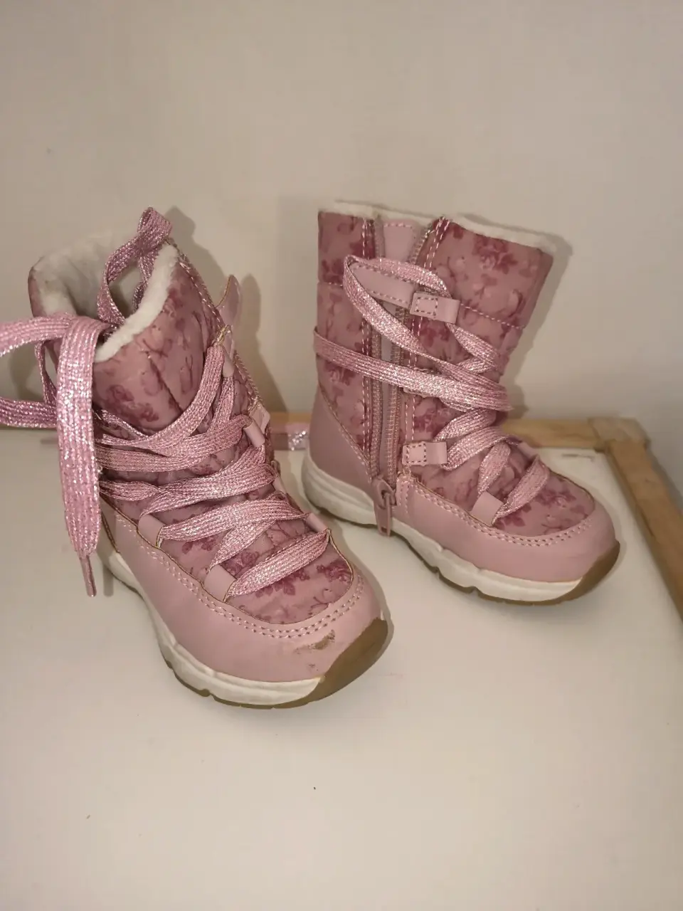 Botas infantiles rosadas con diseño - miniatura 1