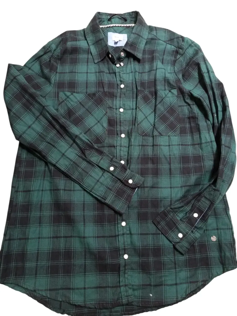 Camisa a cuadros verde y negra