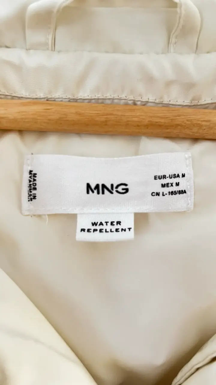 Chaqueta MANGO repelente al agua