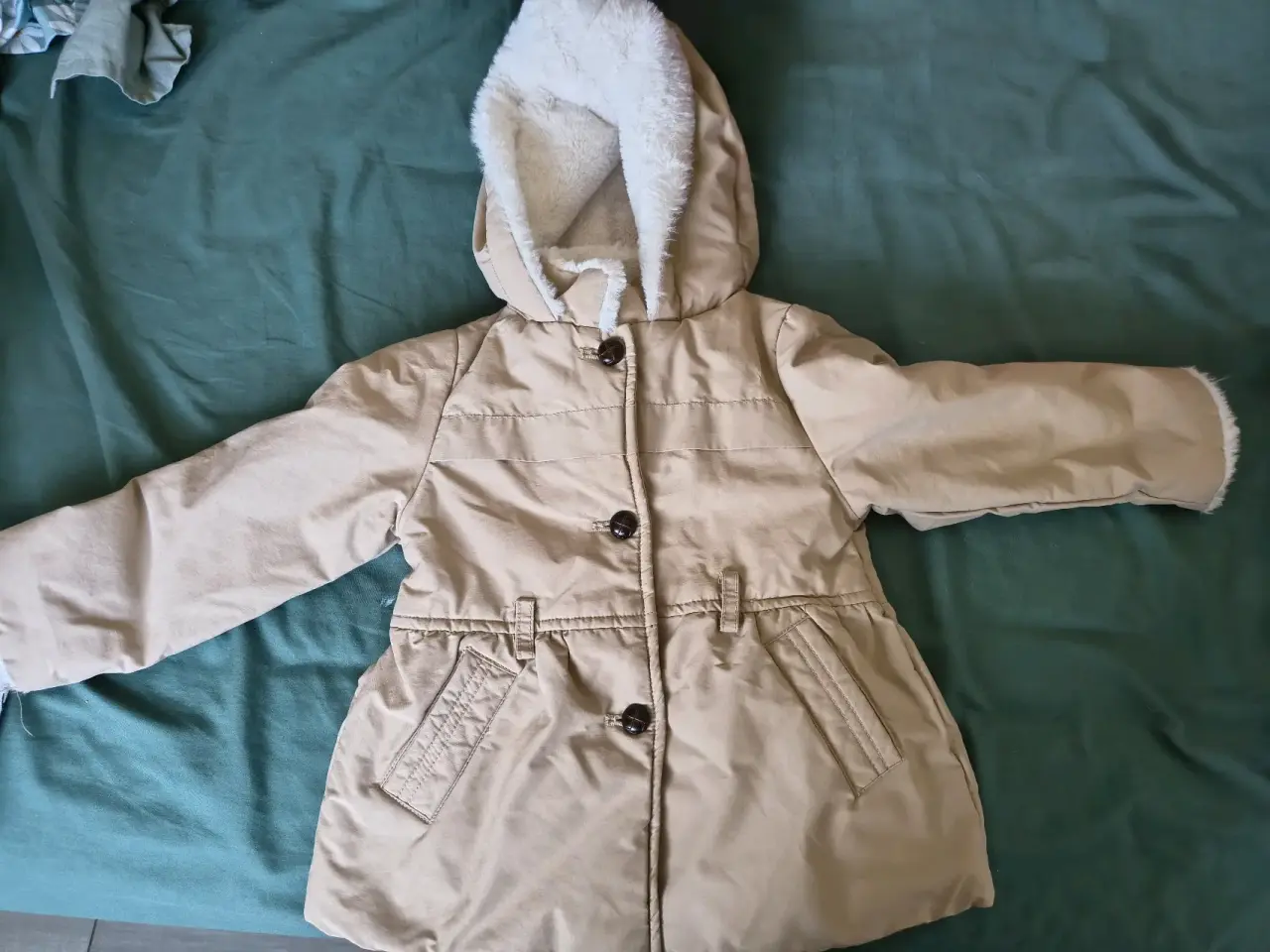 Abrigo beige con capucha de niña - miniatura 2