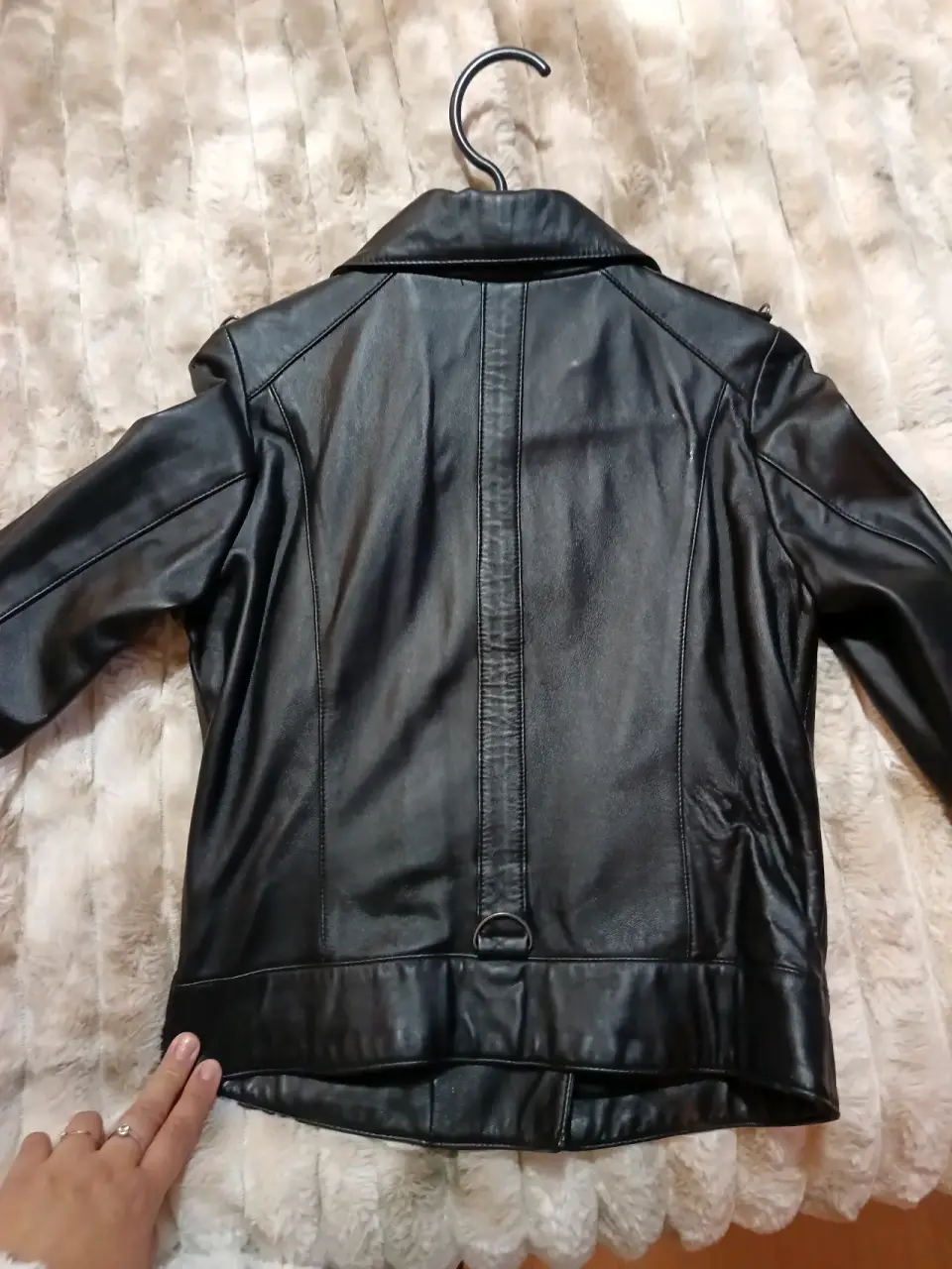 Chaqueta de cuero negra - miniatura 2