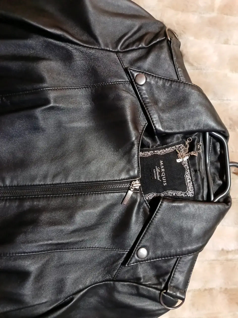 Chaqueta de cuero negra - miniatura 3