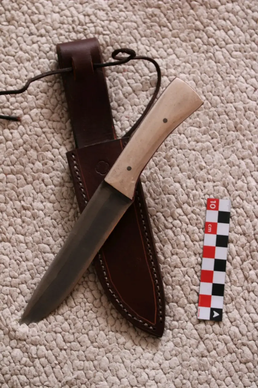 Cuchillo bushcraft con funda