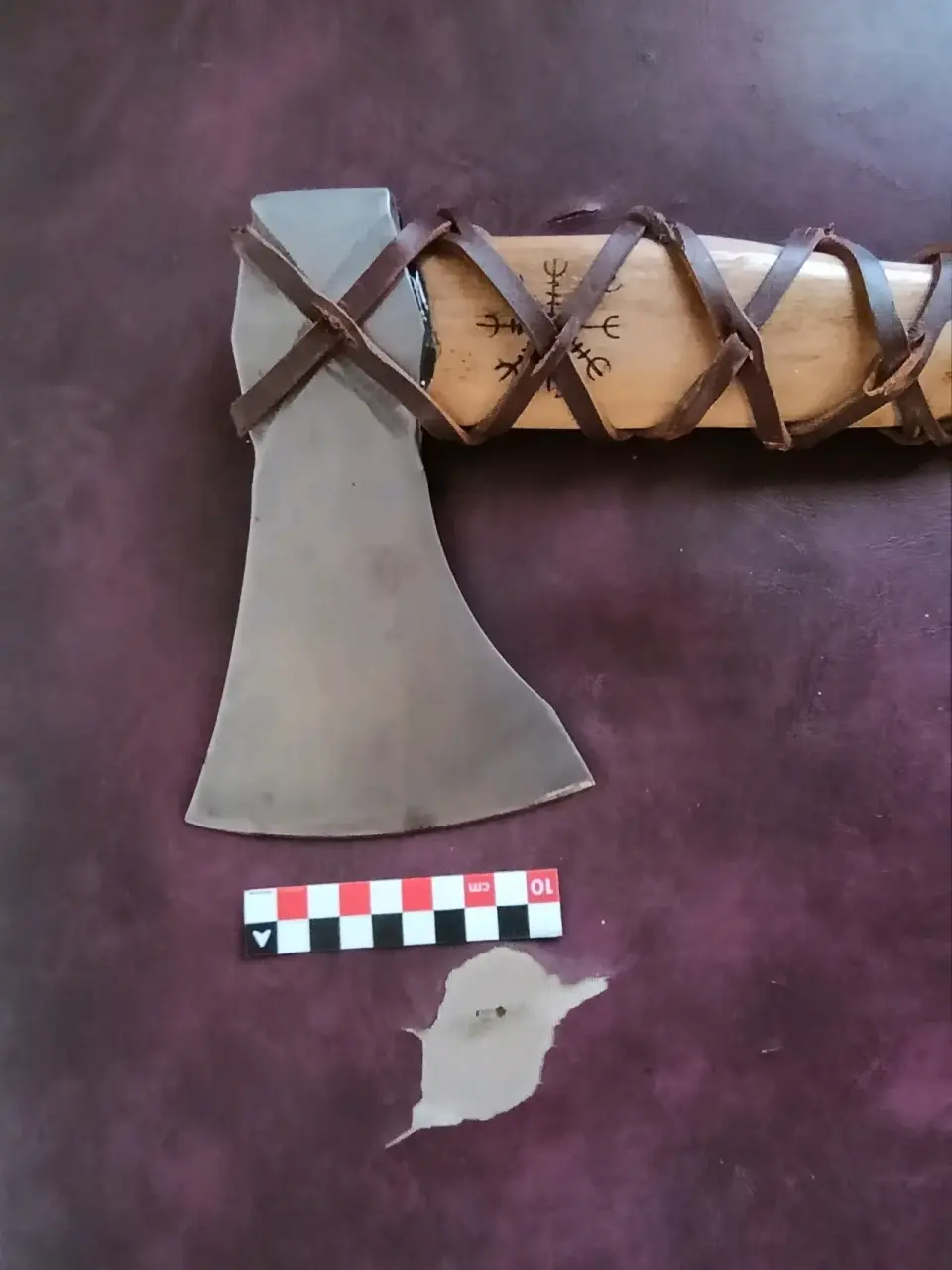 Hacha estilo vikingo con funda de cuero - miniatura 2