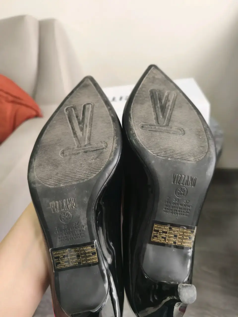 Tacones negros brillantes - miniatura 3