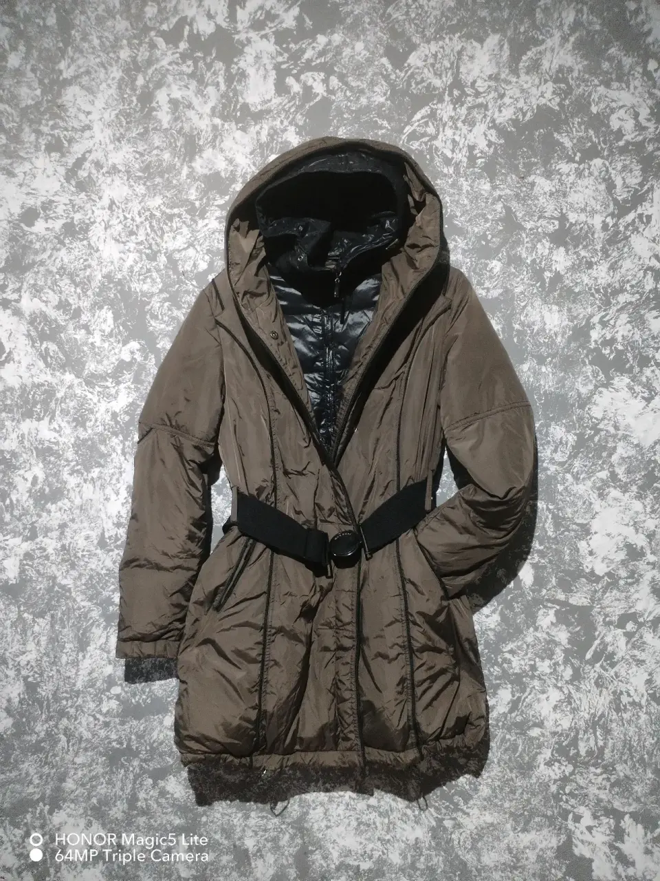 Parka marrón con capucha