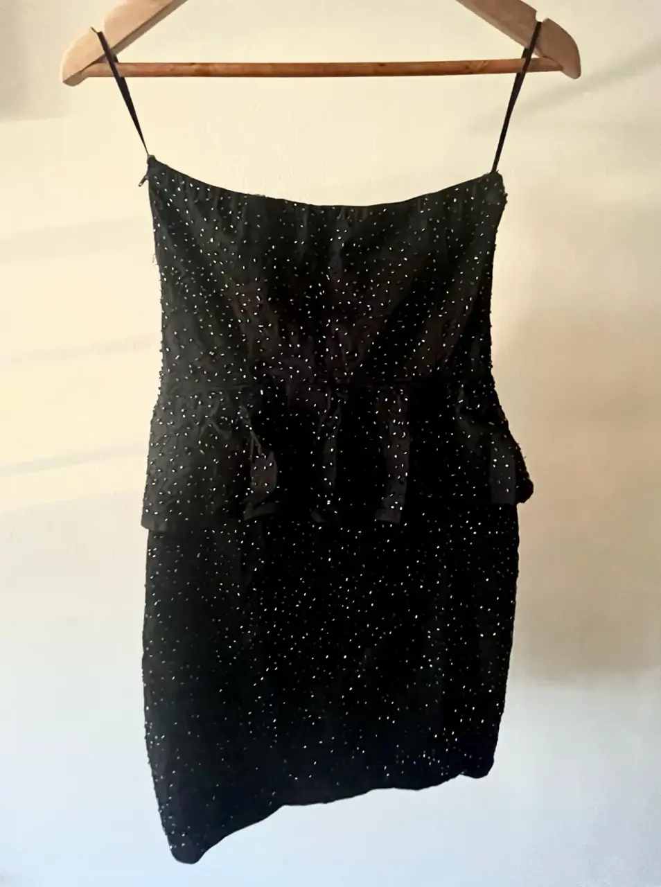 Vestido negro marca zara con brillo - miniatura 2
