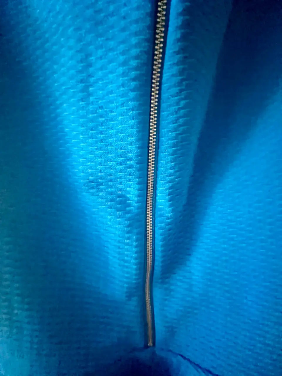 Blusa azul con cierre frontal - miniatura 3