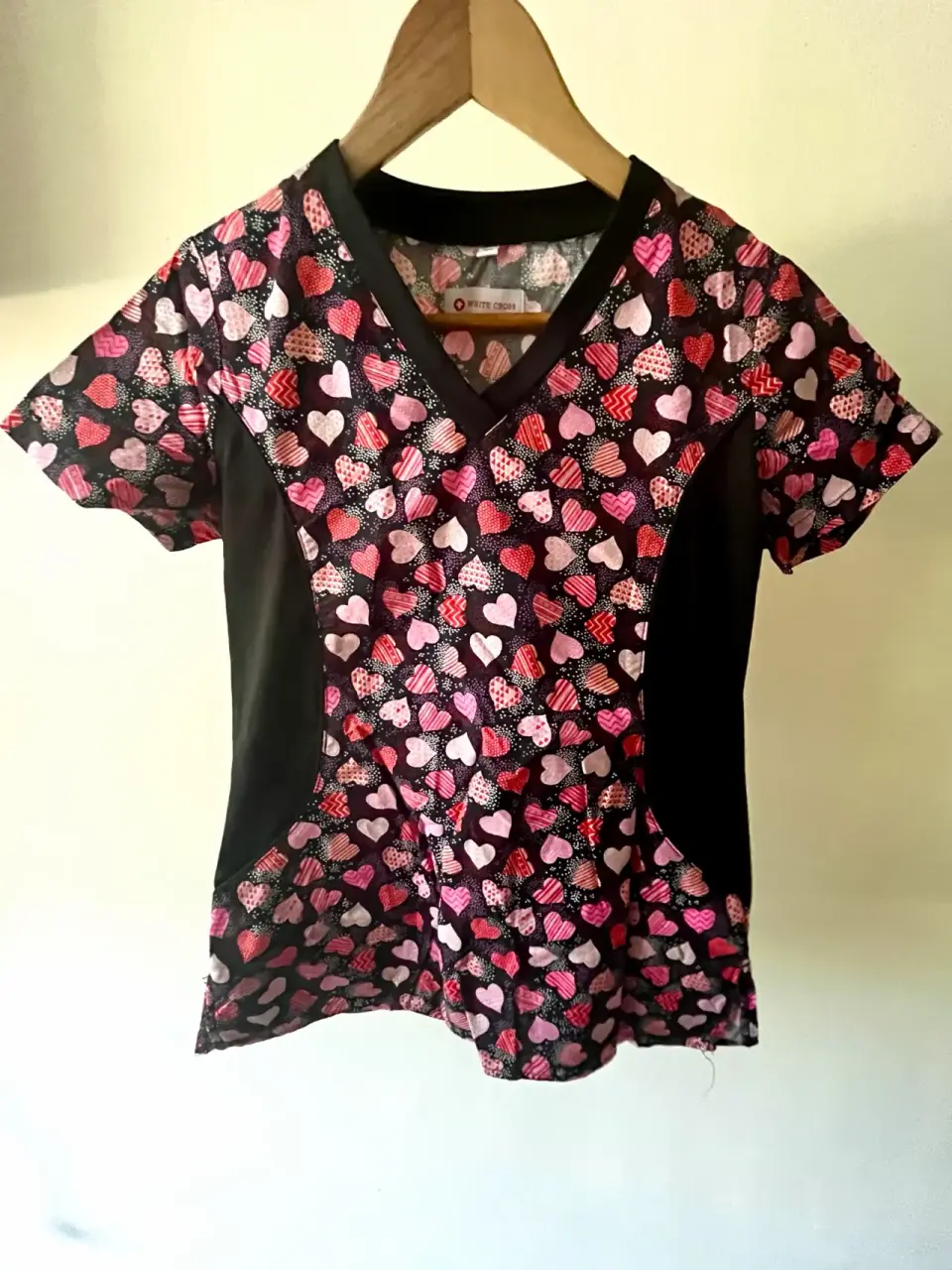 Polera estampada con corazones - miniatura 1