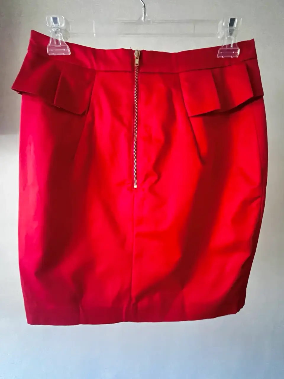 Falda roja elegante marca H&M - miniatura 2