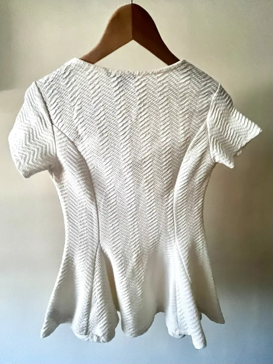 Polera blanca texturizada - miniatura 1