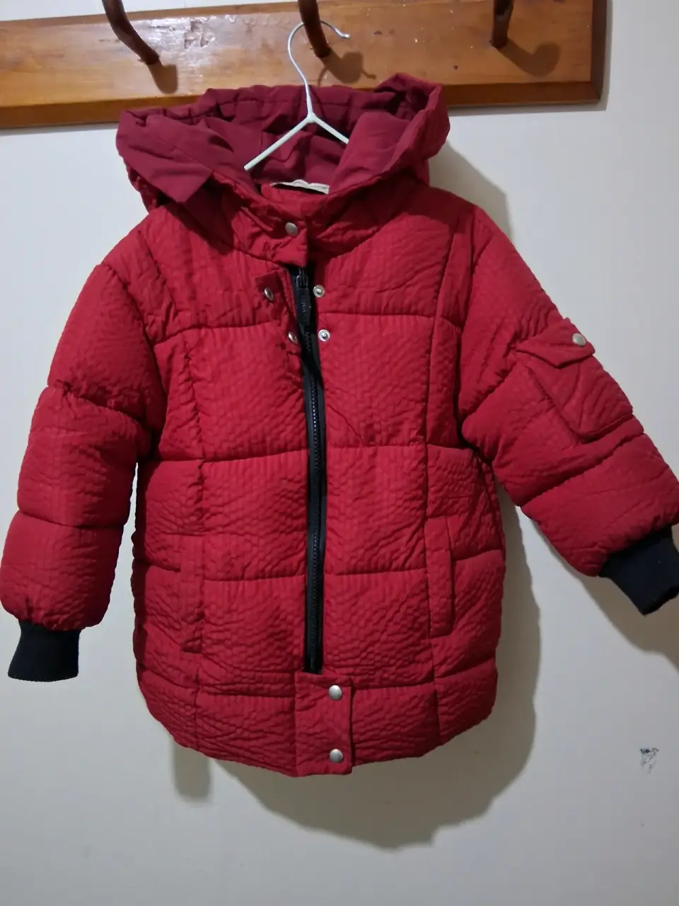 Chaqueta impermeable roja - miniatura 2