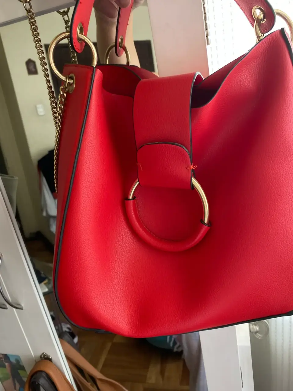 Bolso rojo elegante con cadena - miniatura 1