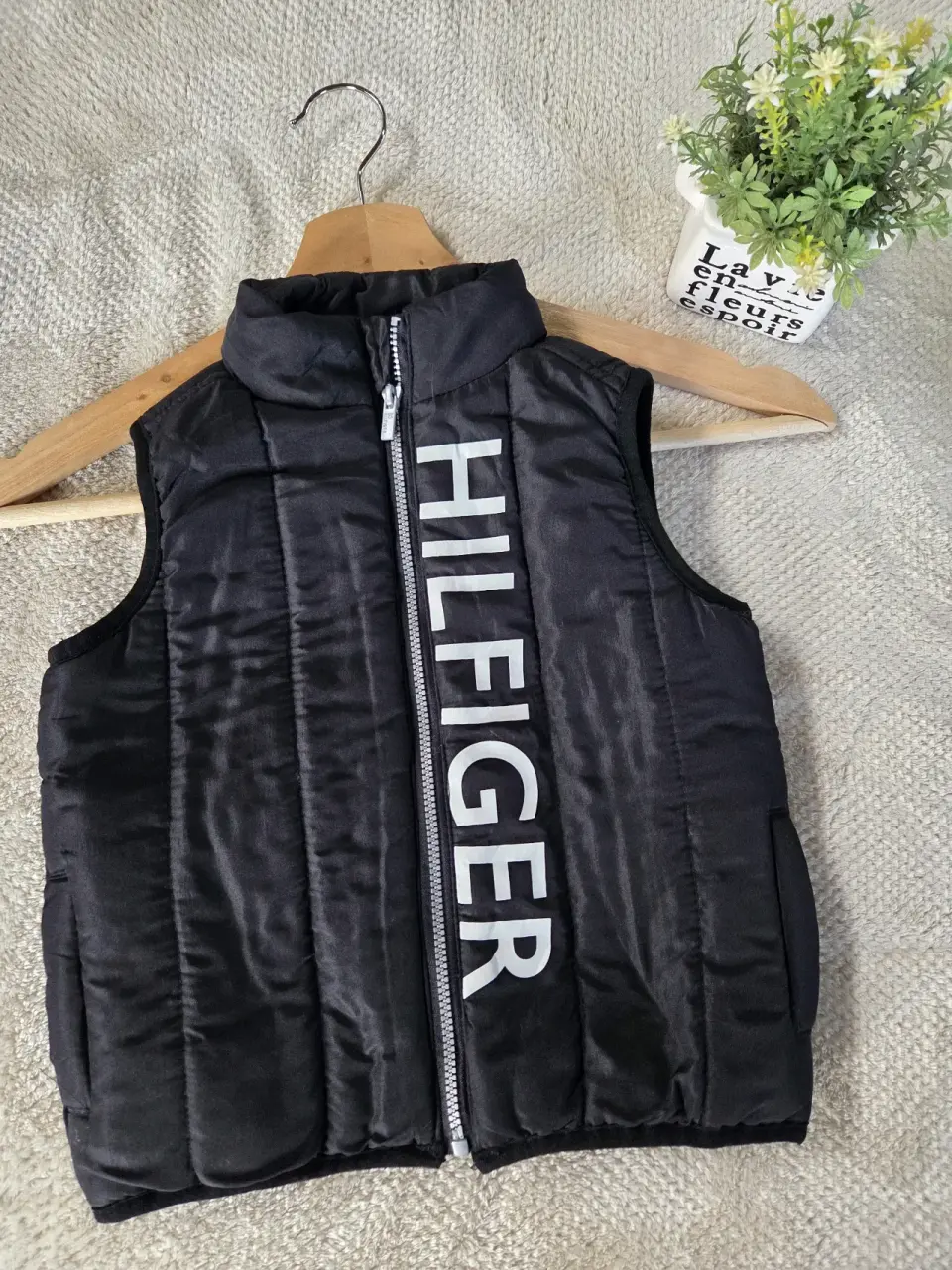 Chaleco negro HILFIGER sin mangas