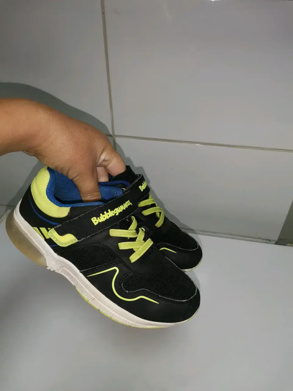 Zapatillas Bubblegummers negras y amarillas - miniatura 2