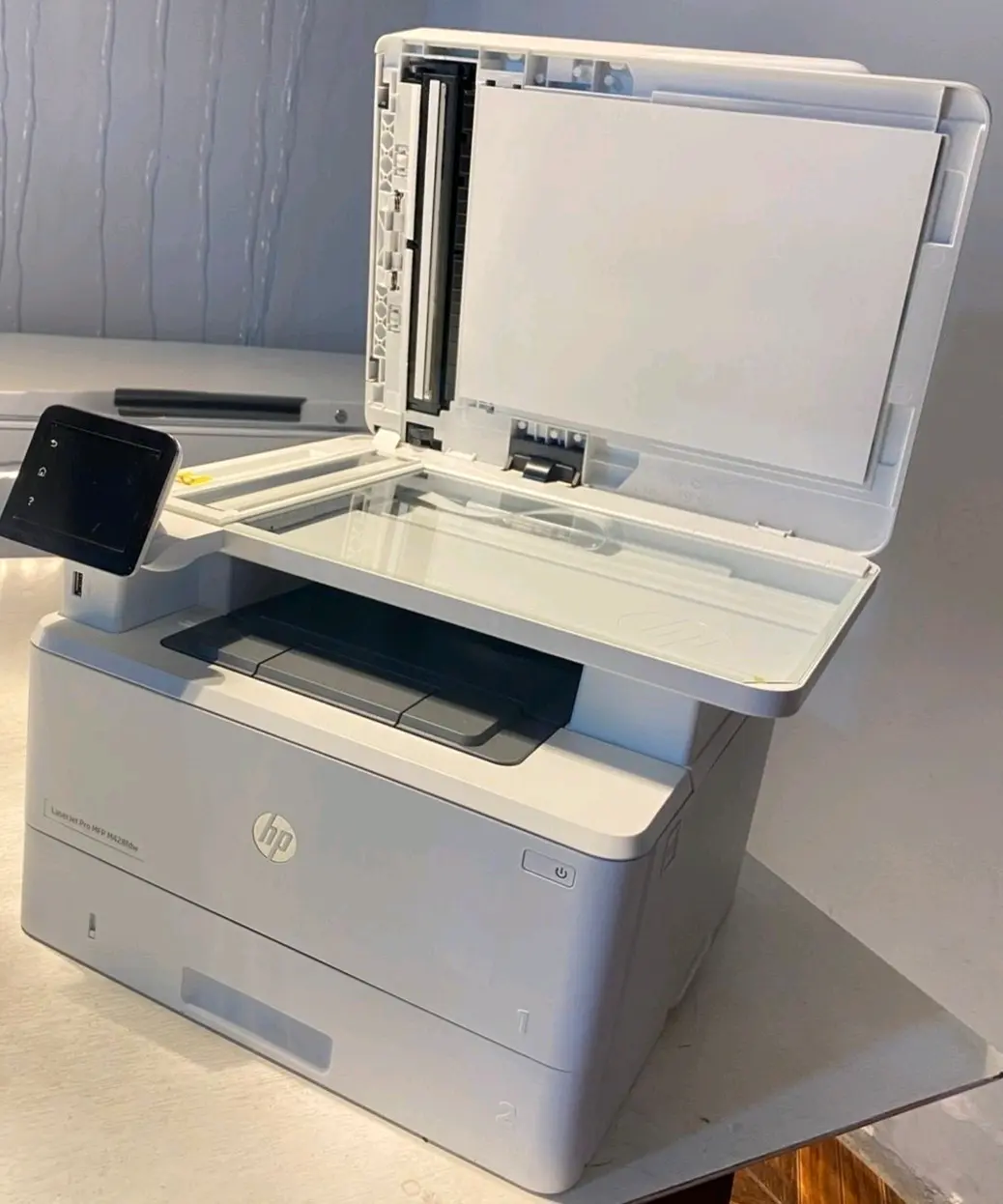 Impresora multifuncional HP LaserJet - miniatura 2