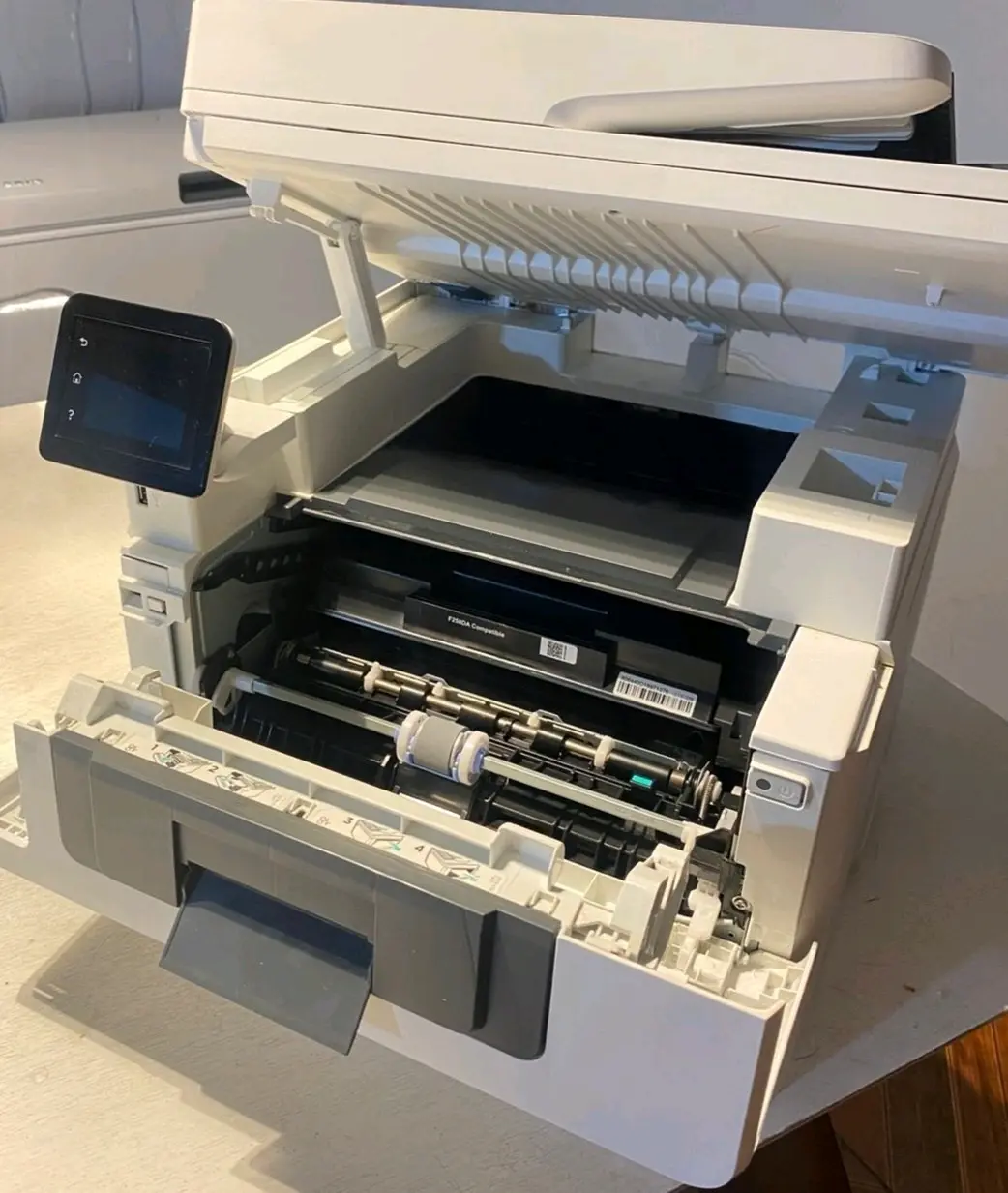 Impresora multifuncional HP LaserJet - miniatura 4