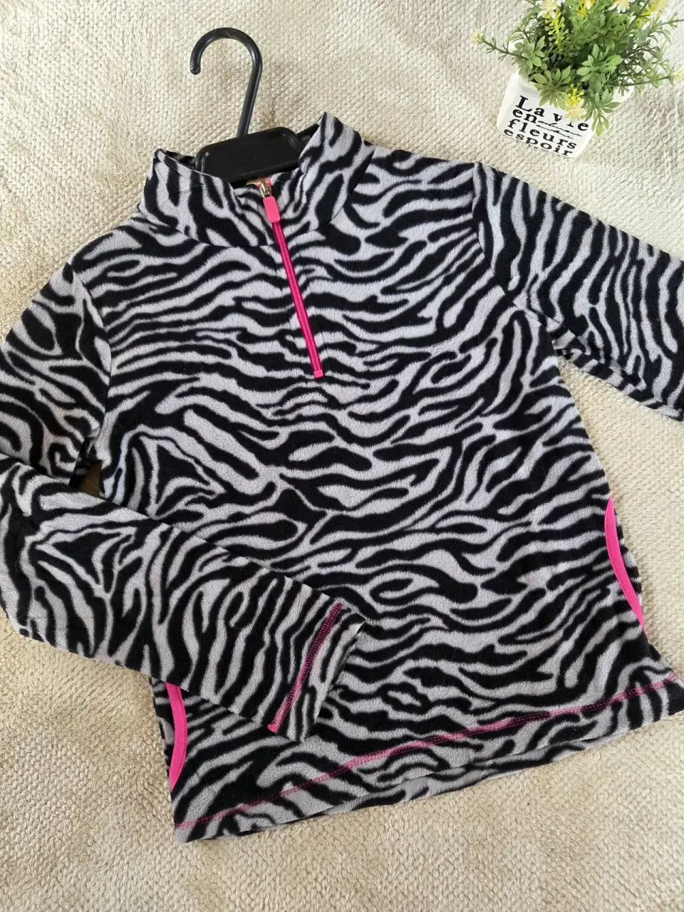 Poleron con estampado animal print. Talla 7/8