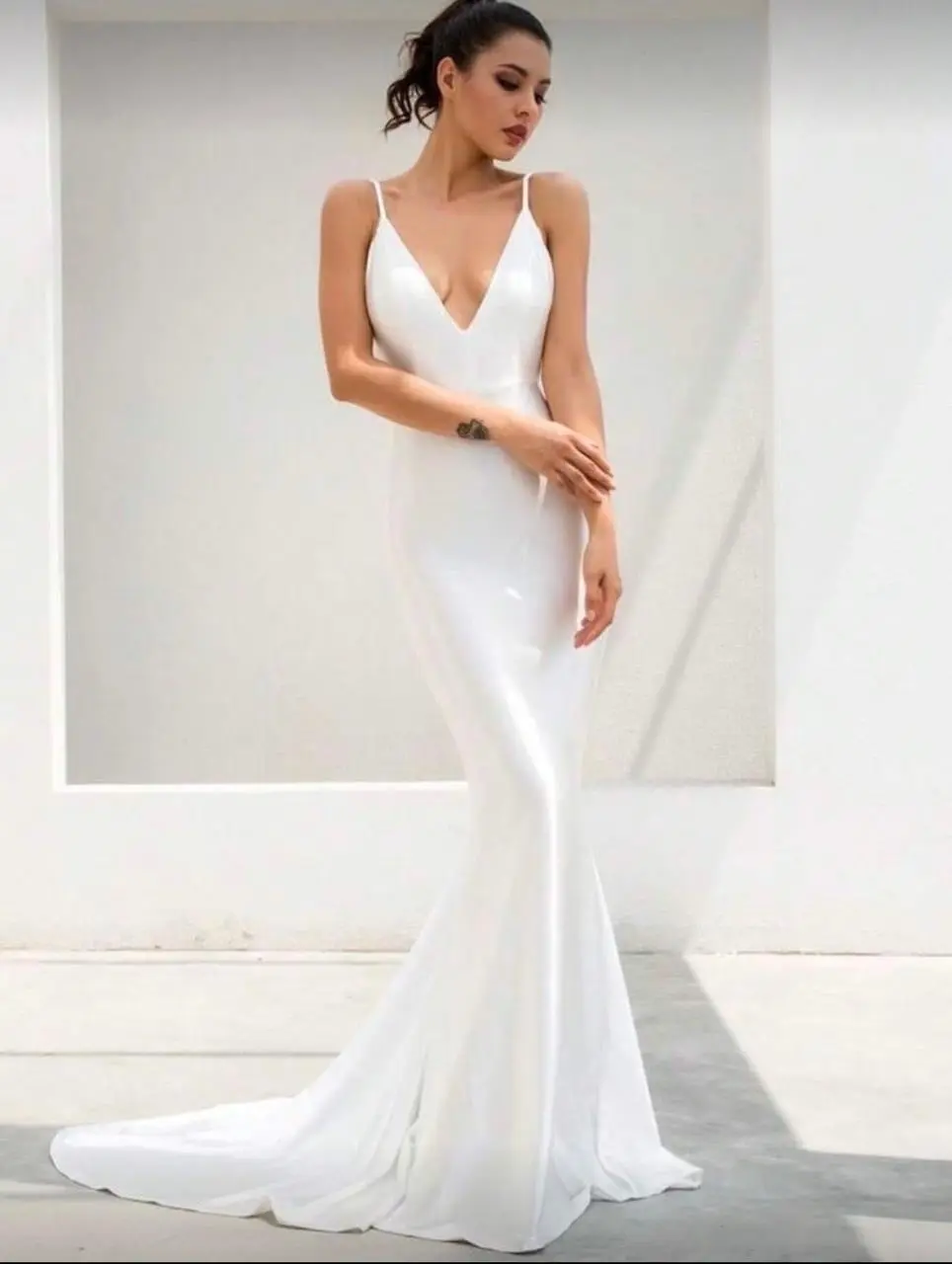 Vestido de novia blanco elegante - miniatura 1