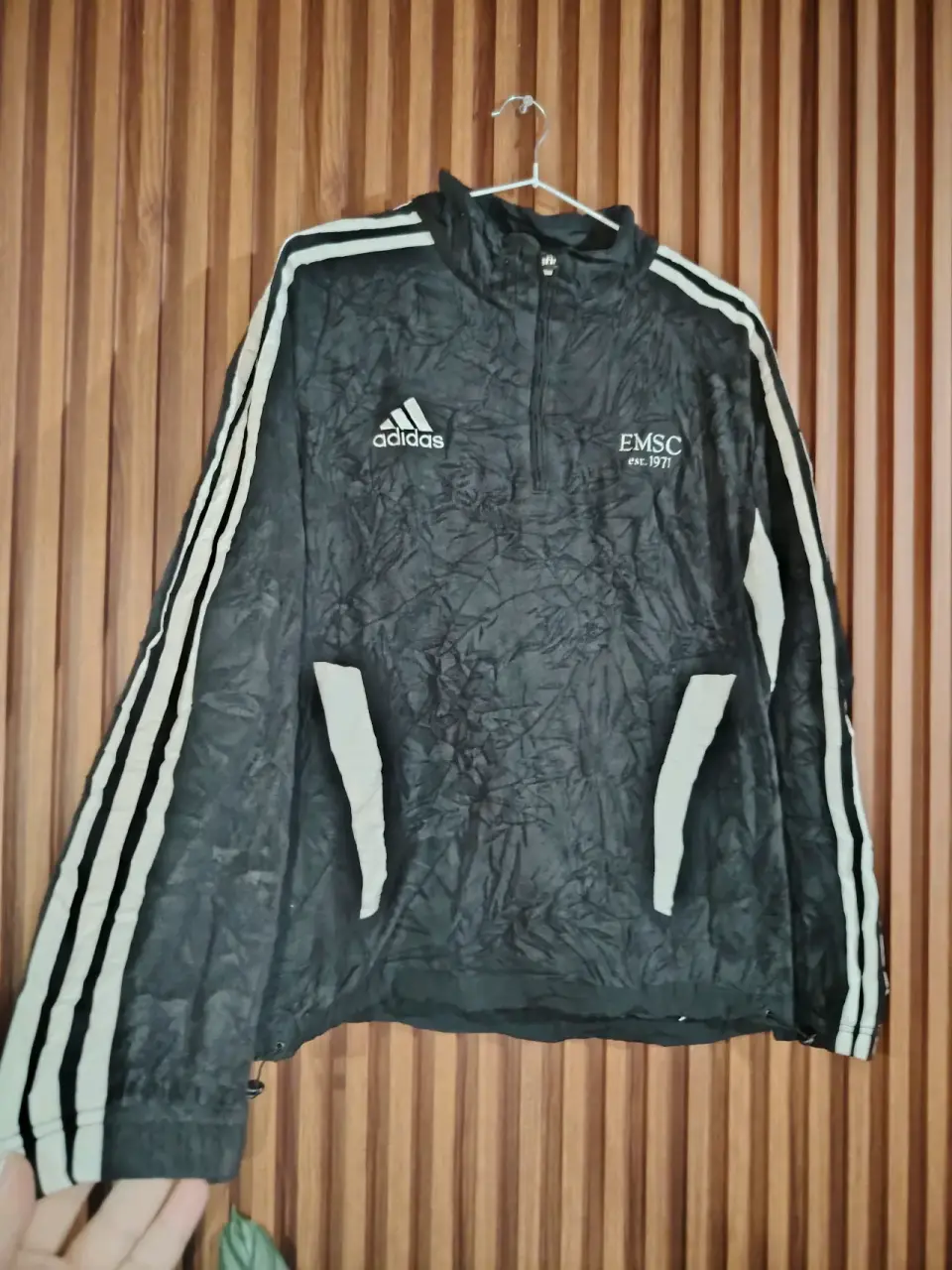 Polar  Adidas negro con franjas