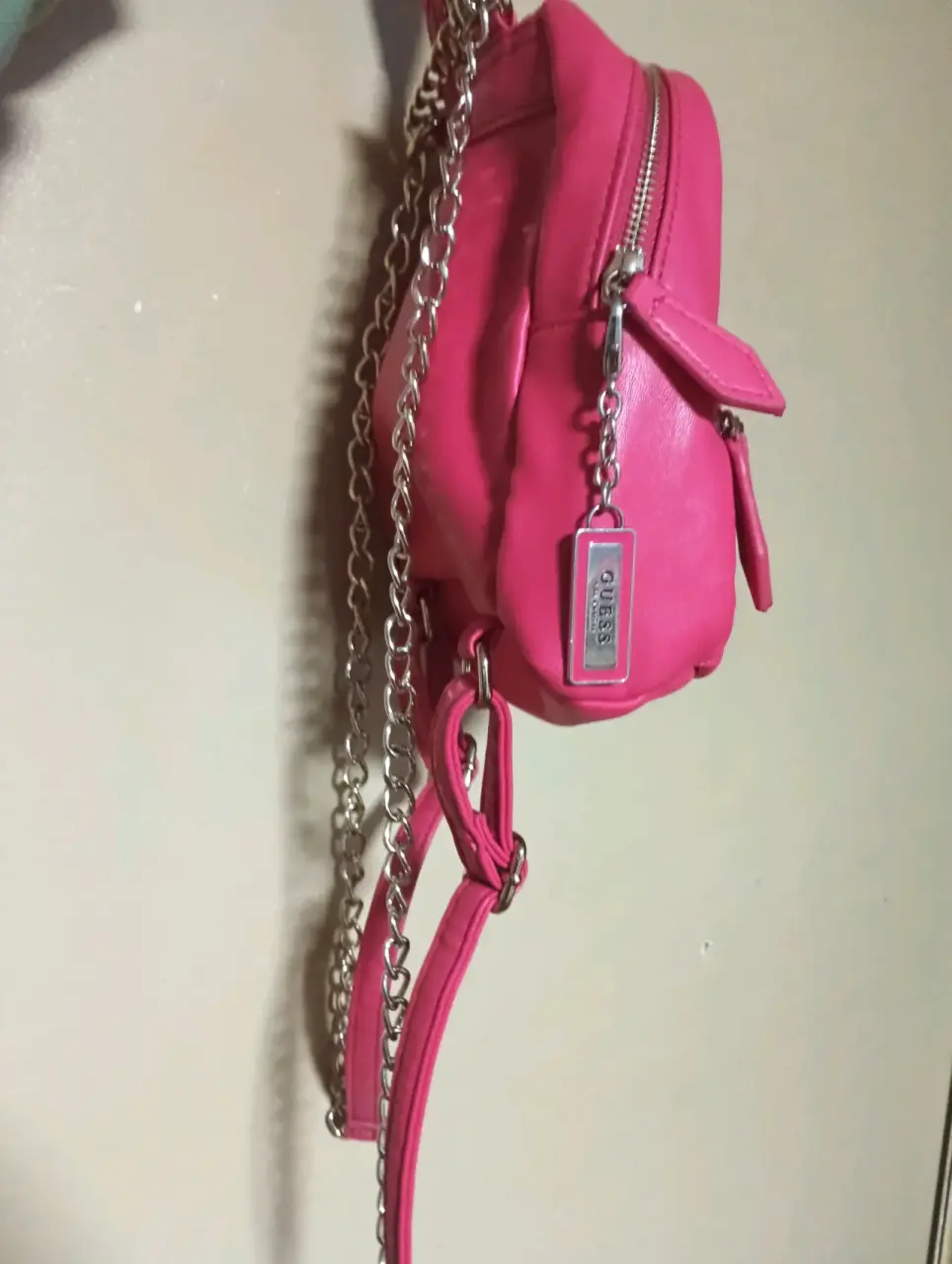 Mochila rosada Guess pequeña - miniatura 2