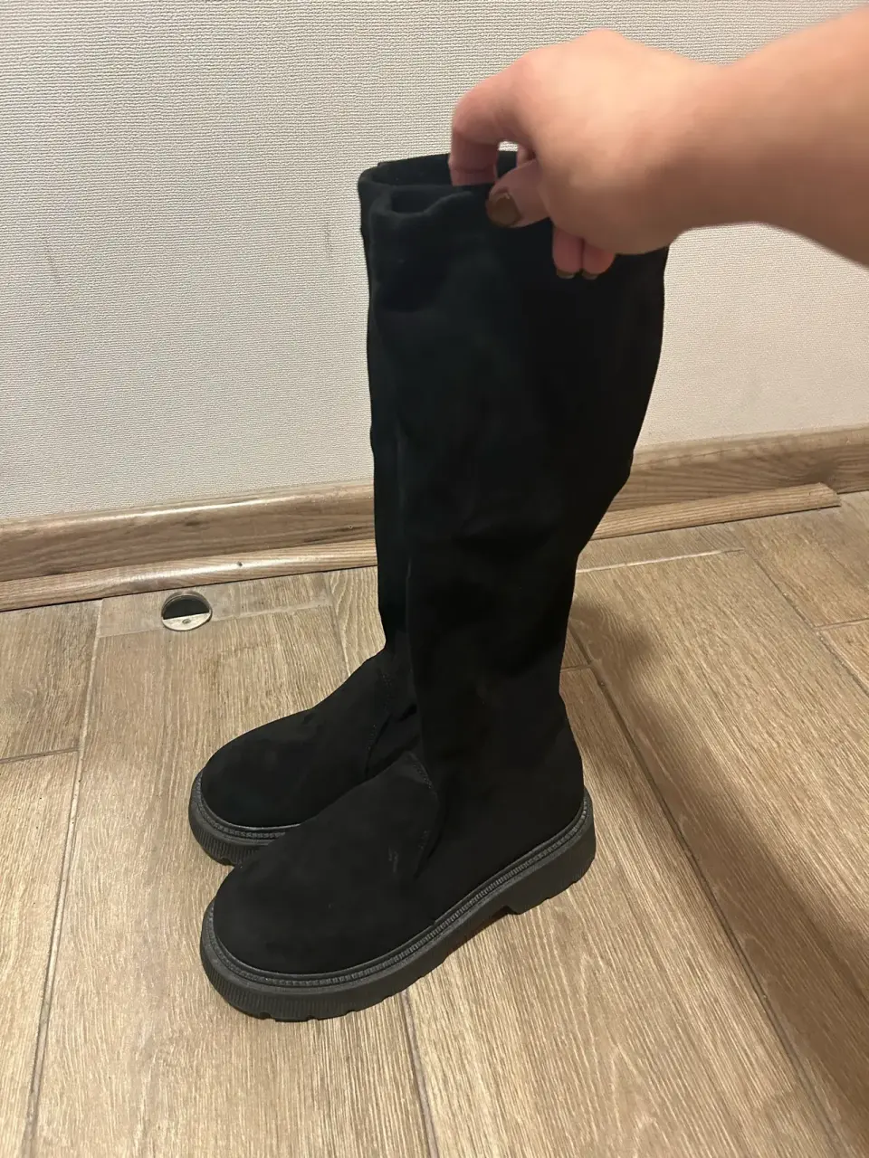 Botas negras de cuero - miniatura 1