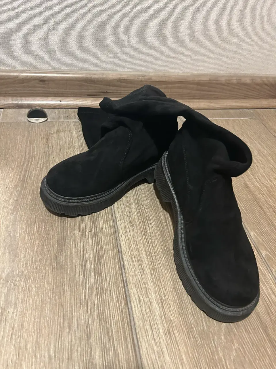 Botas negras de cuero - miniatura 2