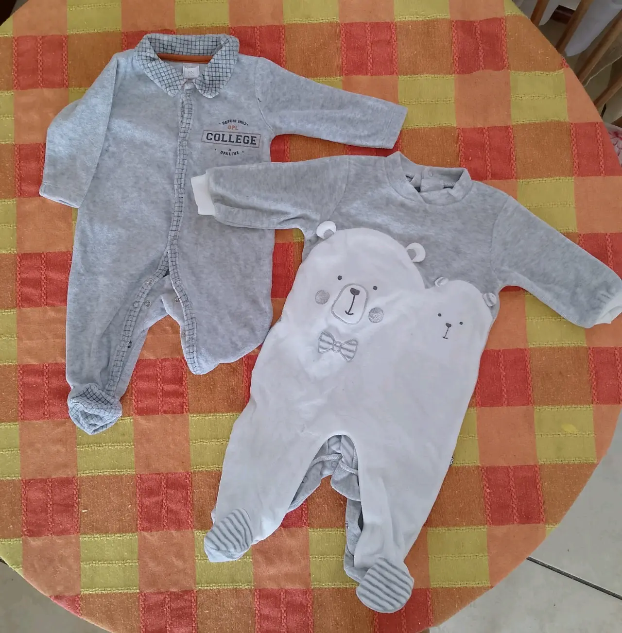 Enteritos de bebé gris y blanco - miniatura 1