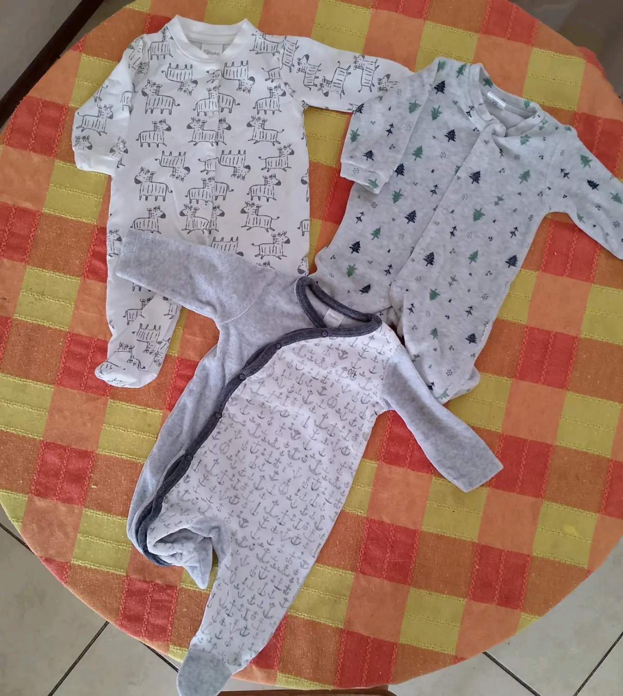 Enteritos de bebé gris y blanco - miniatura 4