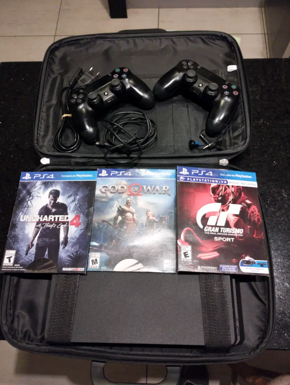 Consola de juegos con accesorios - miniatura 4