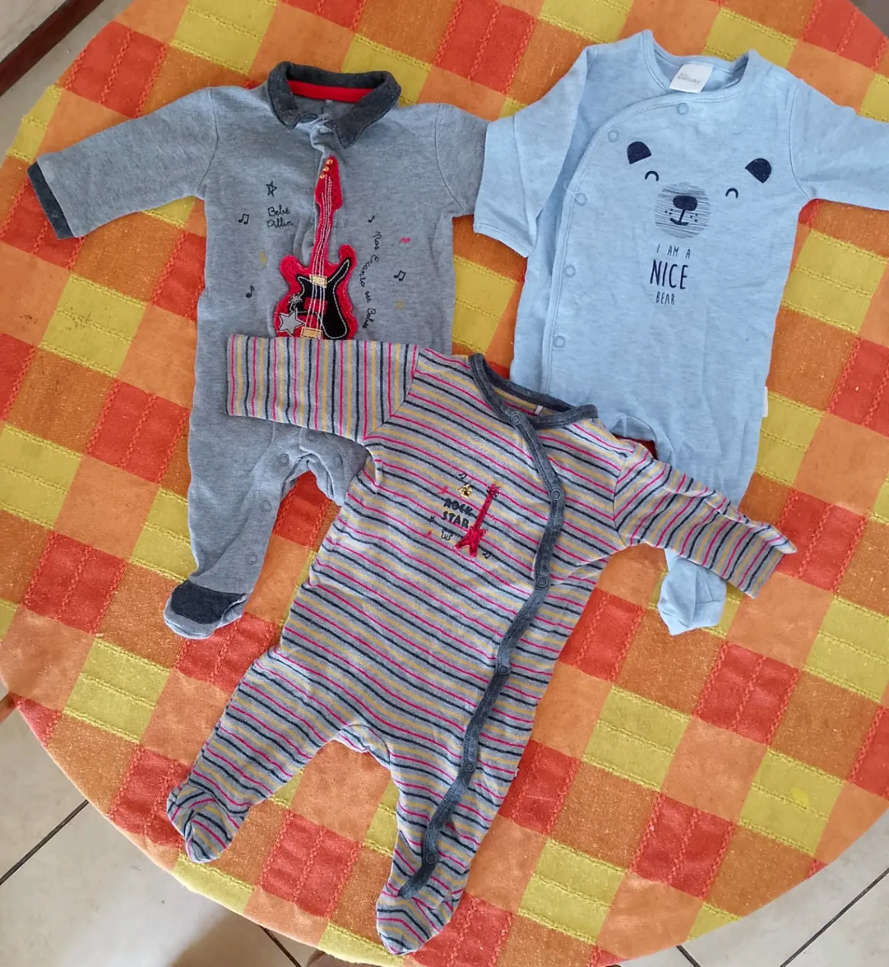 Pijamas enteros para bebé - miniatura 2
