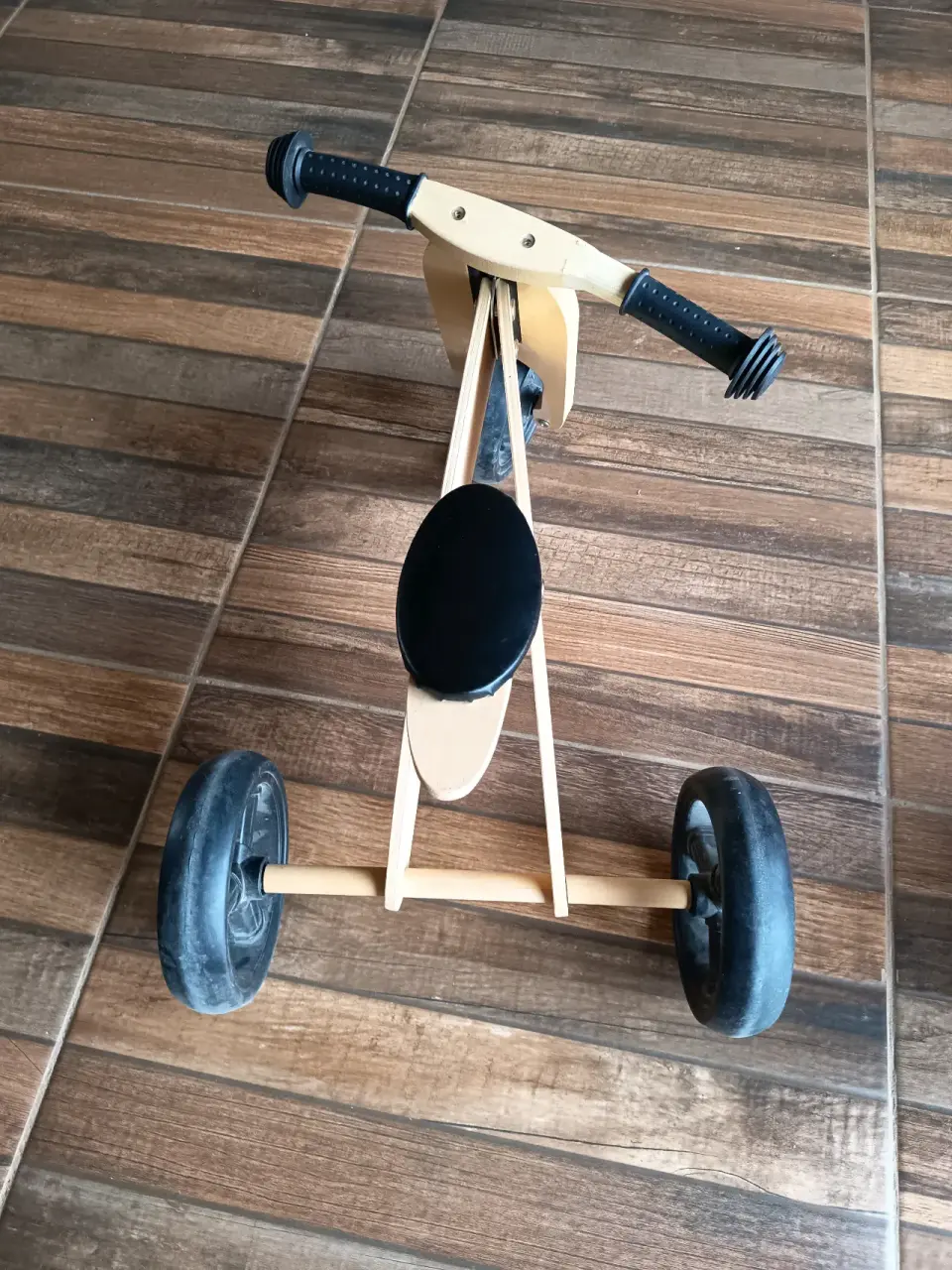 Triciclo de madera infantil - miniatura 2