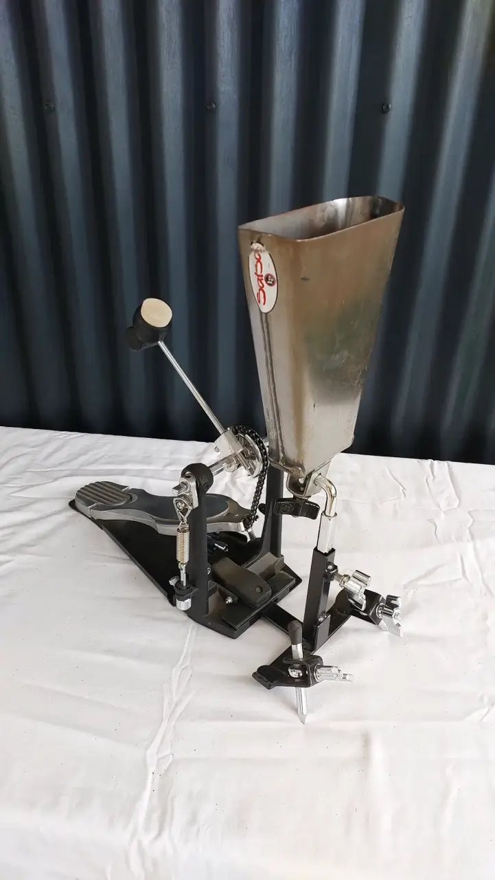 Pedal de bombo con gajate LP y campana salsa LP - miniatura 2