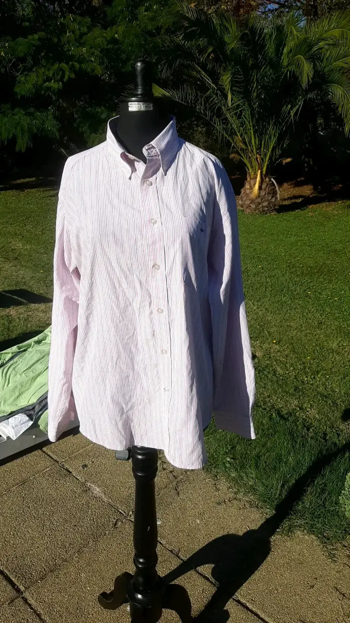 Camisa rayada blanca y rosada