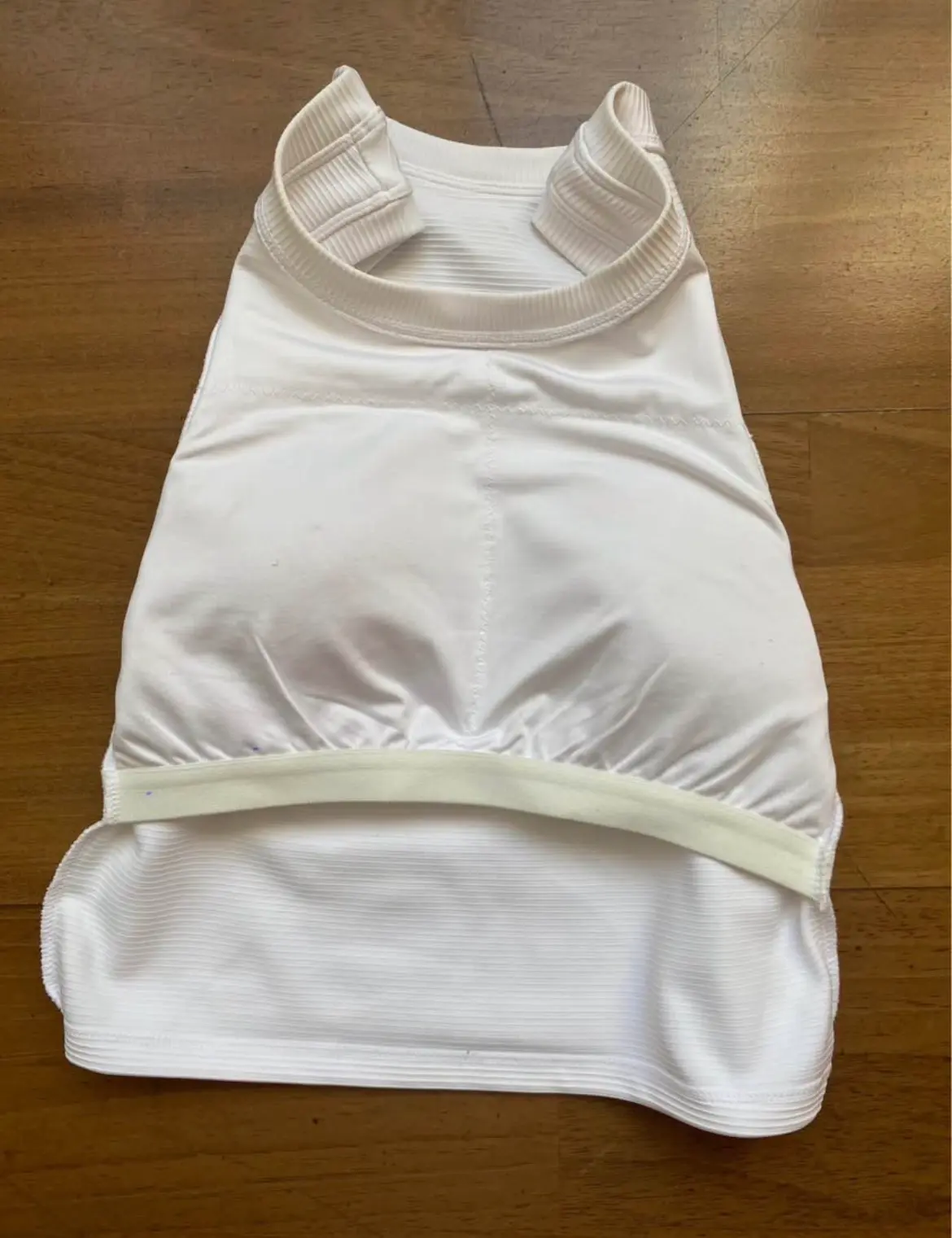 Top deportivo con relleno - miniatura 3