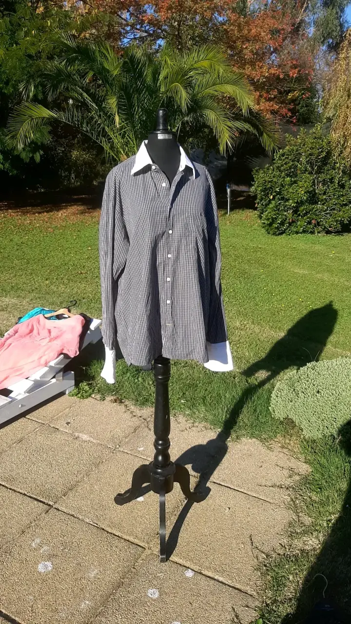 Camisa a rayas blanca y negra
