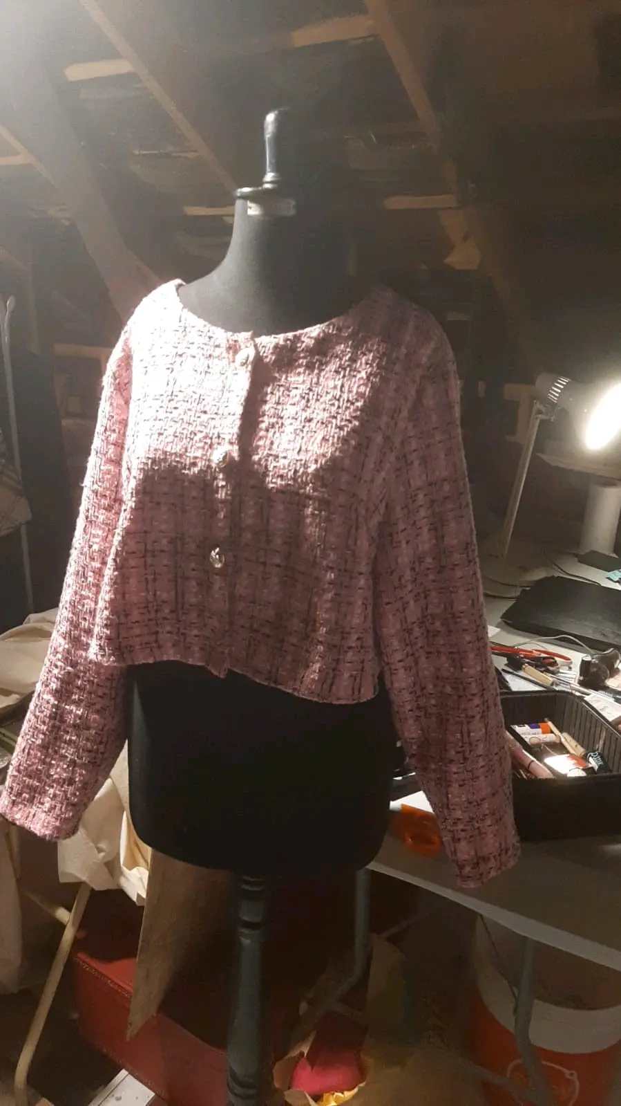 Chaqueta corta rosada elegante