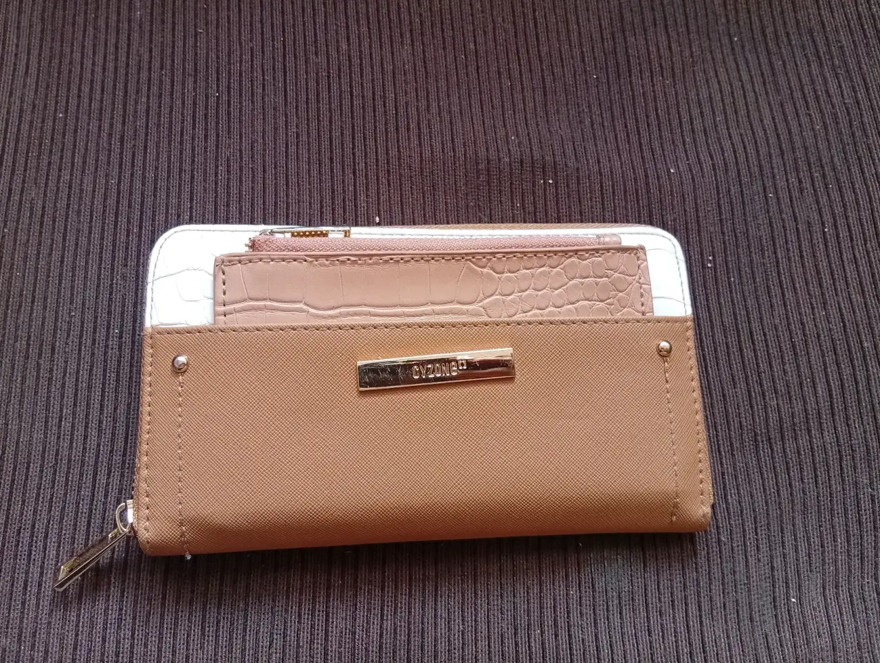 Billetera marrón elegante