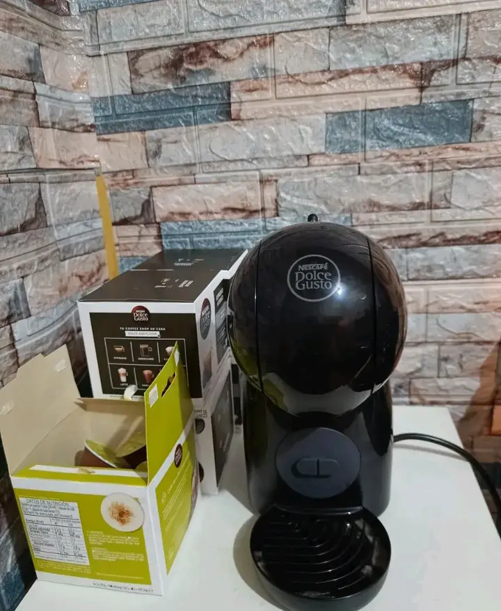 Cafetera Dolce Gusto negra - miniatura 1
