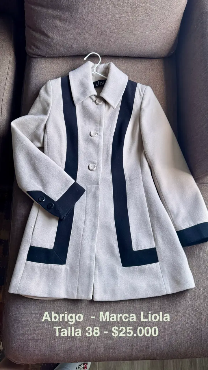 Abrigo beige marca Liola