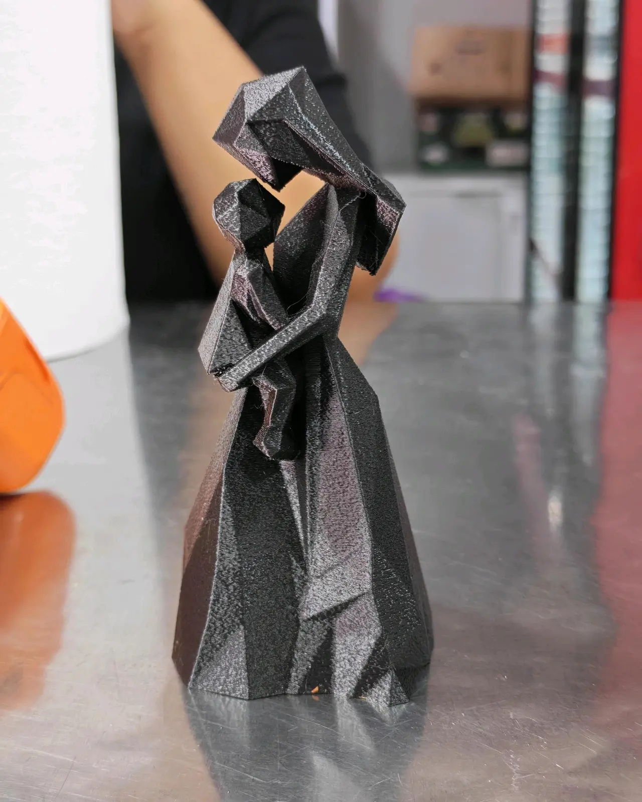 Escultura geométrica de madre e hijo - miniatura 4