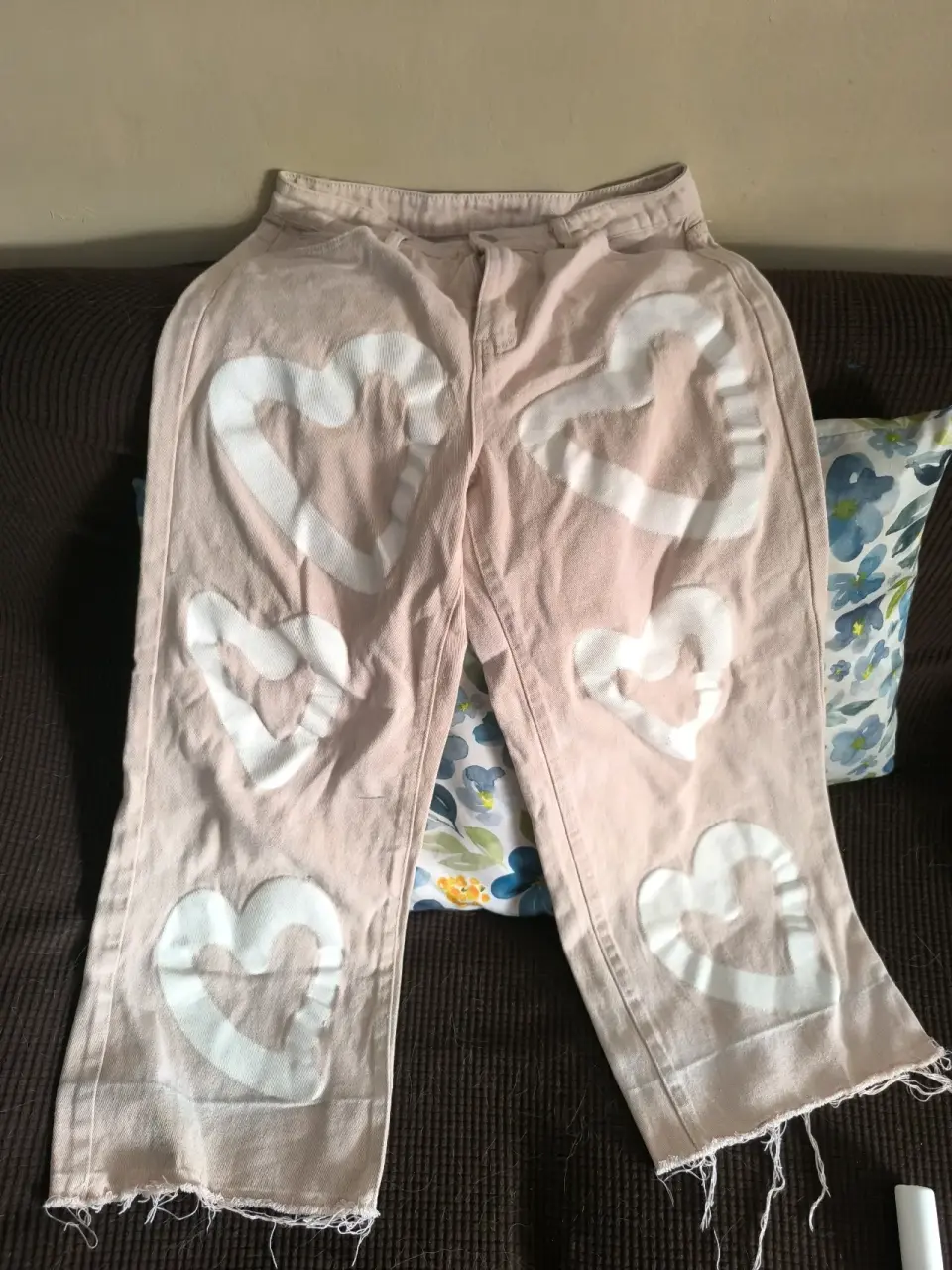Pantalones rosas con corazones - miniatura 1