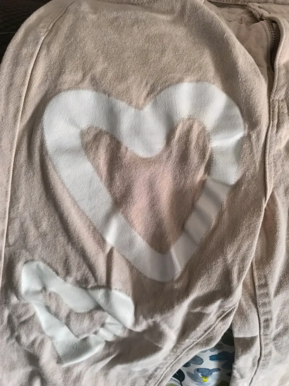 Pantalones rosas con corazones - miniatura 3