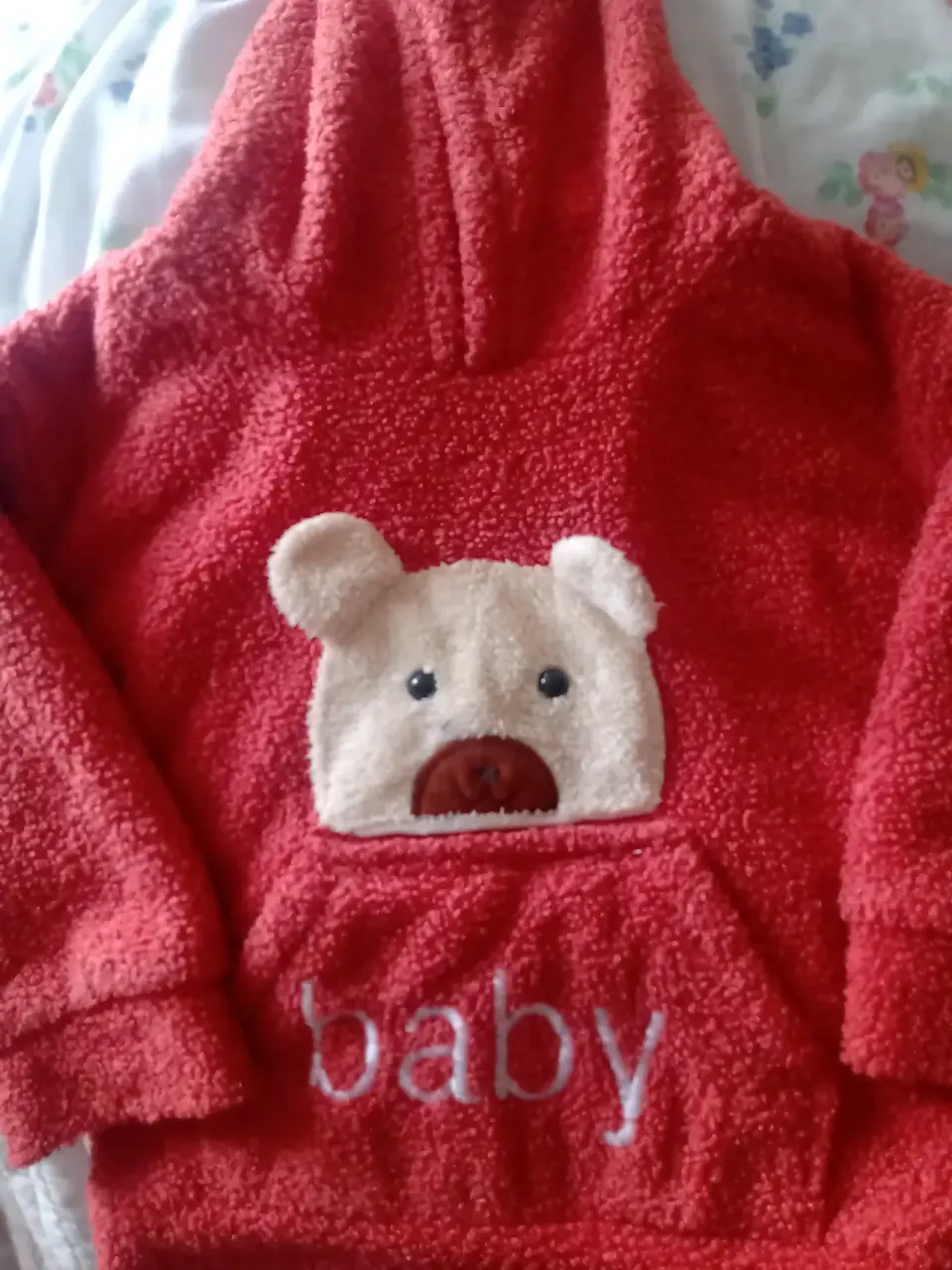 Polerón bebé rojo con diseño