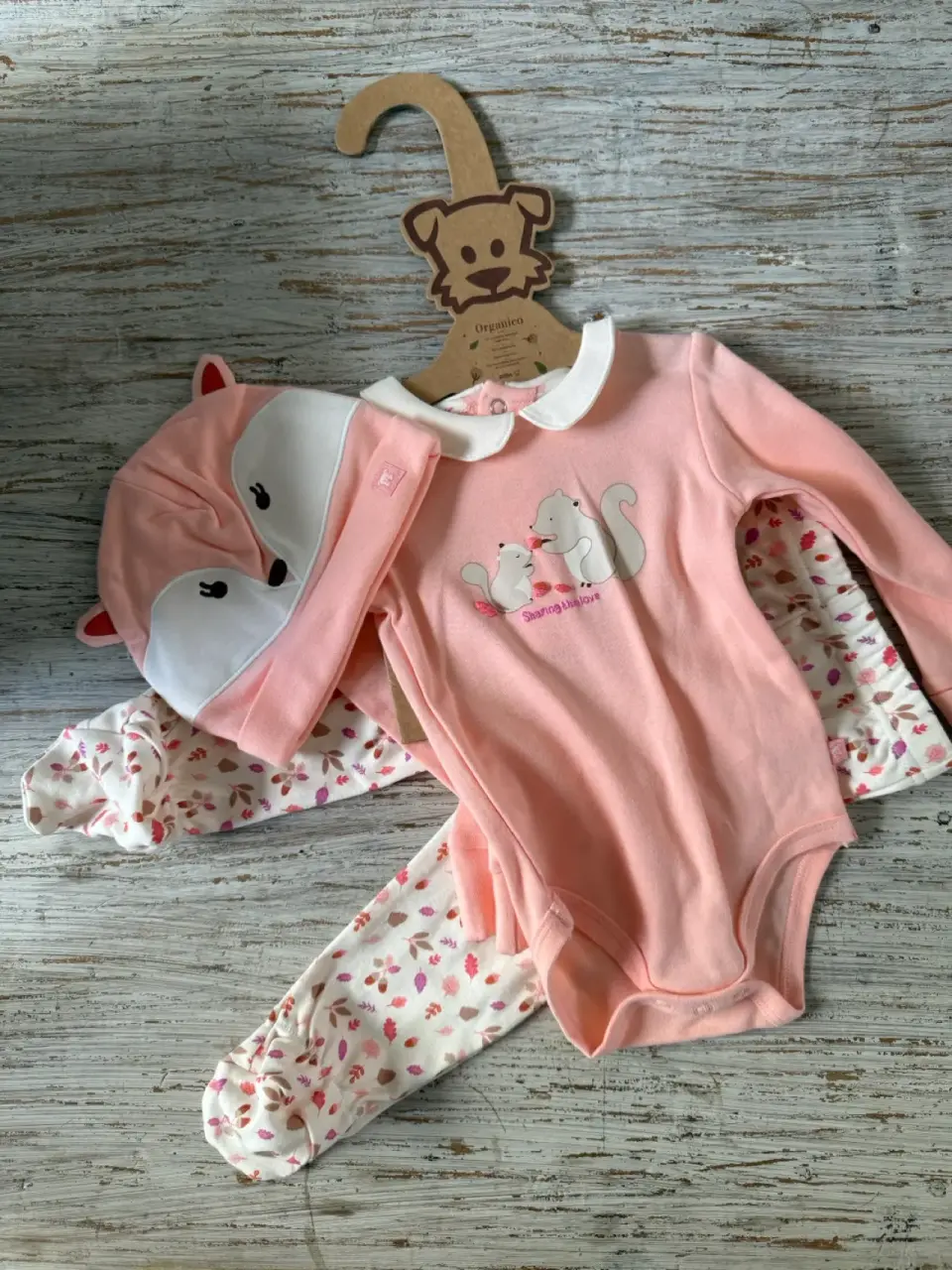 Conjunto bebé rosa con gorro - miniatura 1