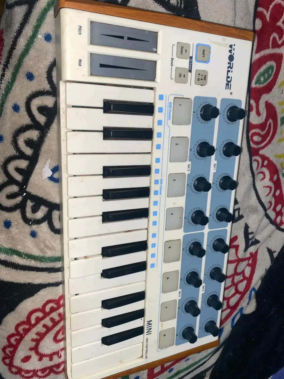 Teclado midi Worlde mini - miniatura 1